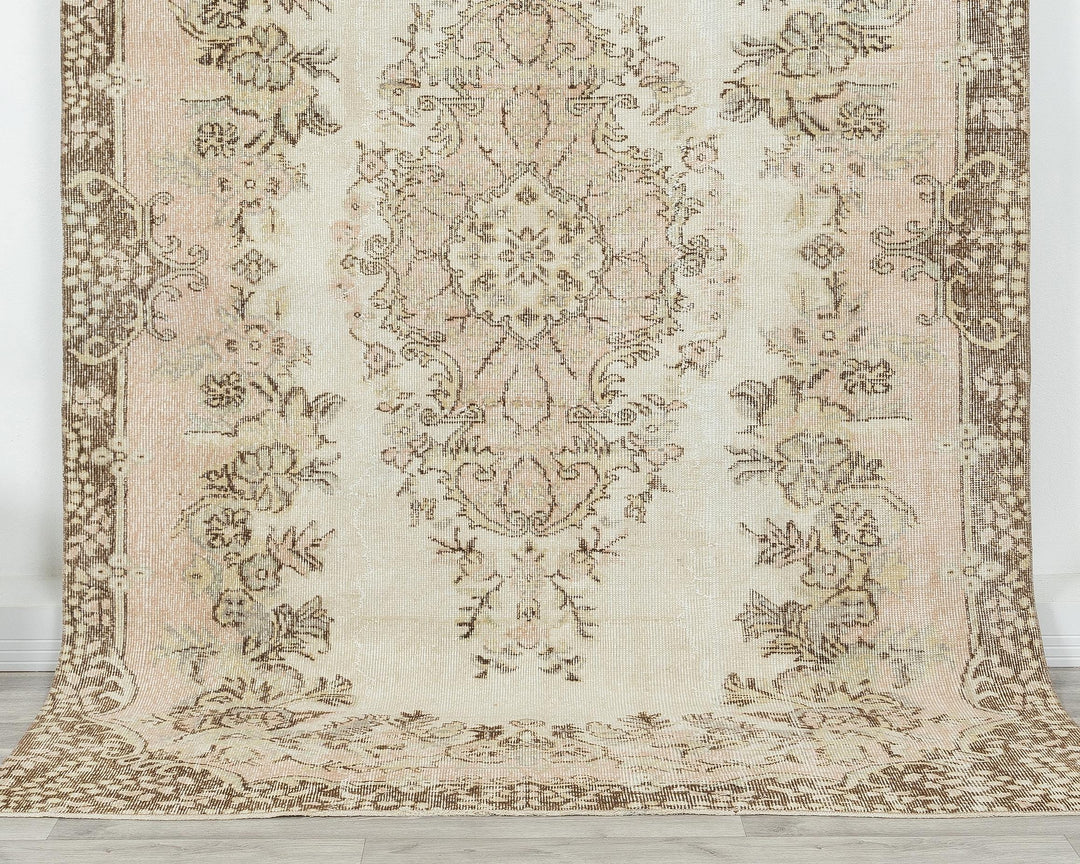 Neutral Oushak Rug 8' 6" x 5' 9" | No. VR90363