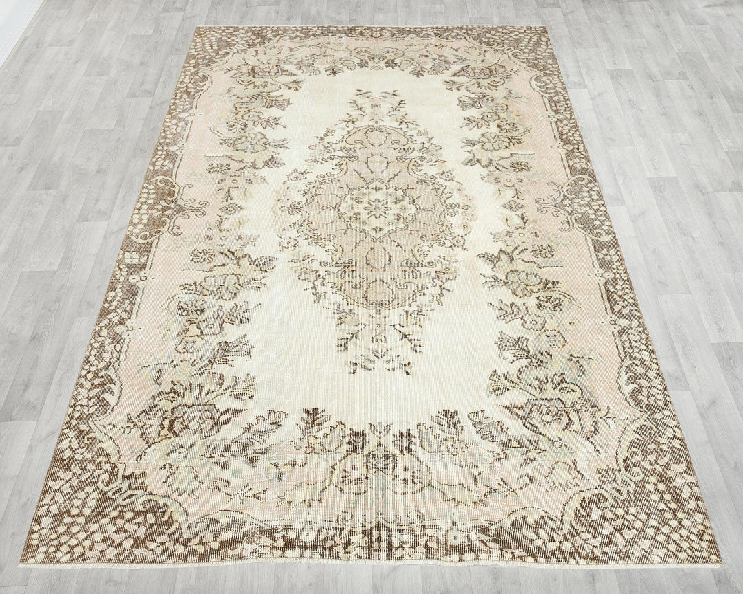 Neutral Oushak Rug 8' 6" x 5' 9" | No. VR90363