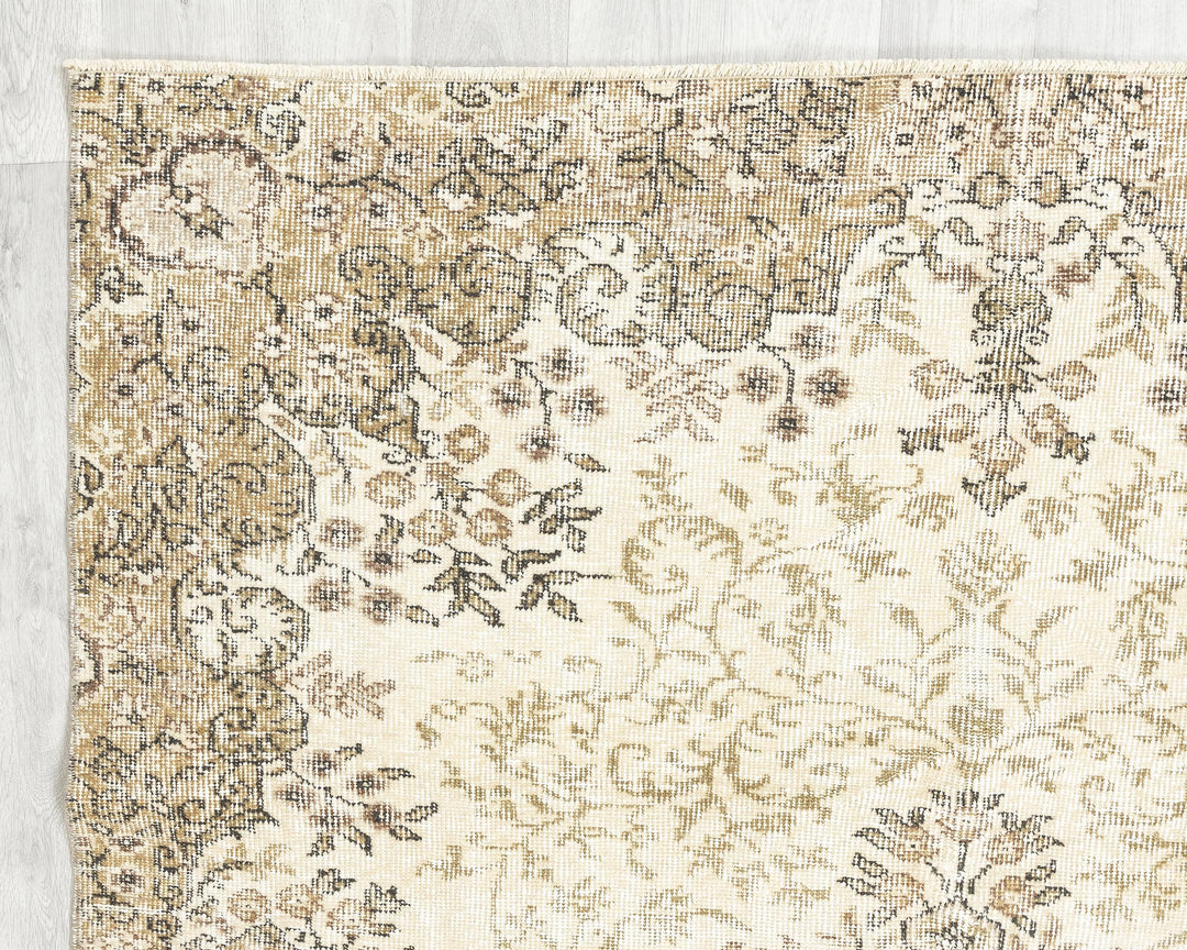 Beige Oushak Rug 7' 10" x 5' 1" | No. VR42687