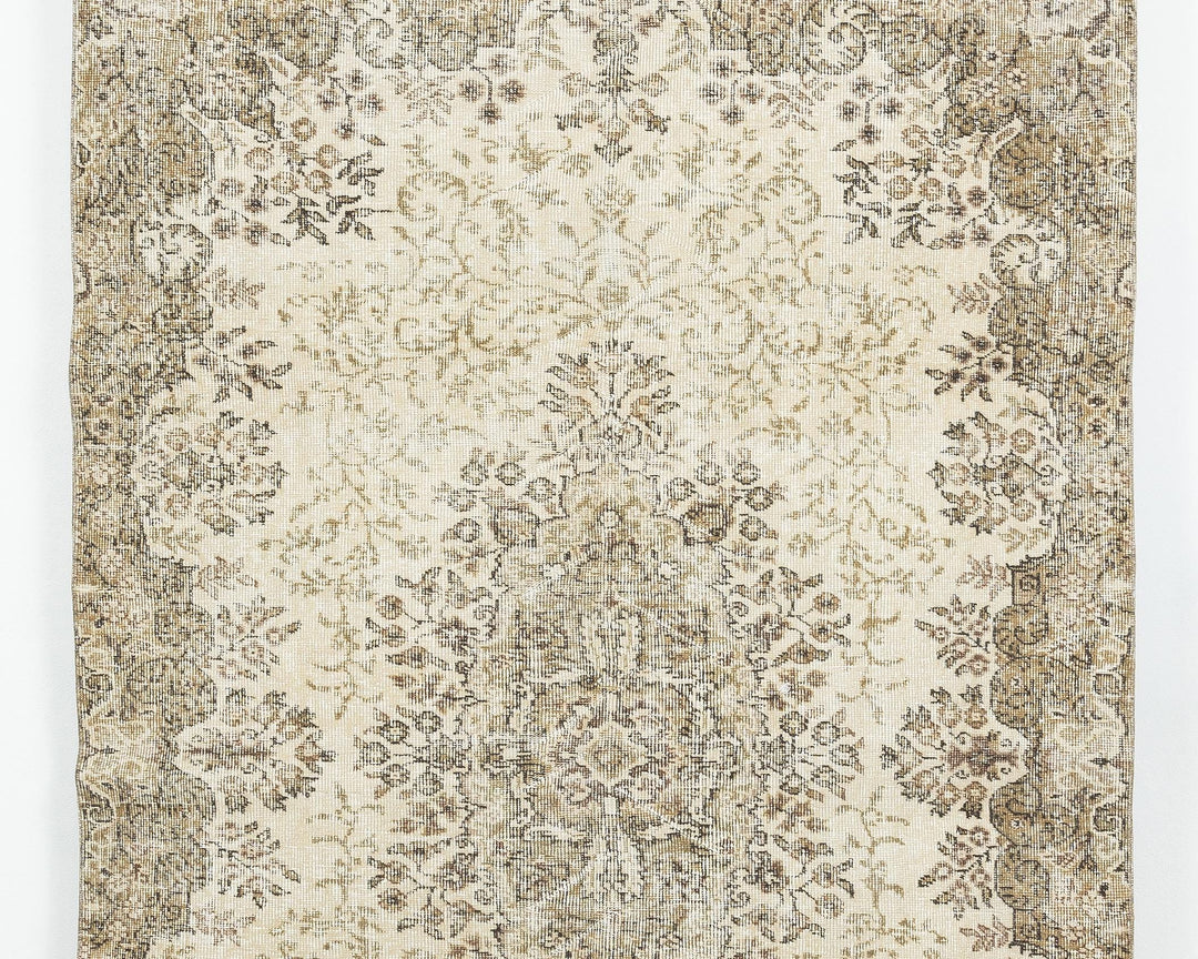 Beige Oushak Rug 7' 10" x 5' 1" | No. VR42687