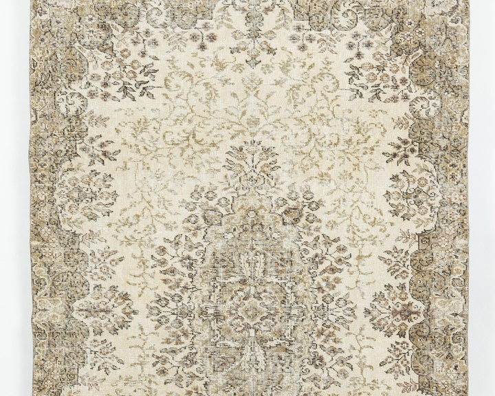 Beige Oushak Rug 7' 10" x 5' 1" | No. VR42687