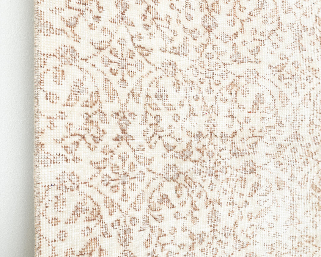 Beige Oushak Rug 8' 9" x 5' 3" | No. VR71165