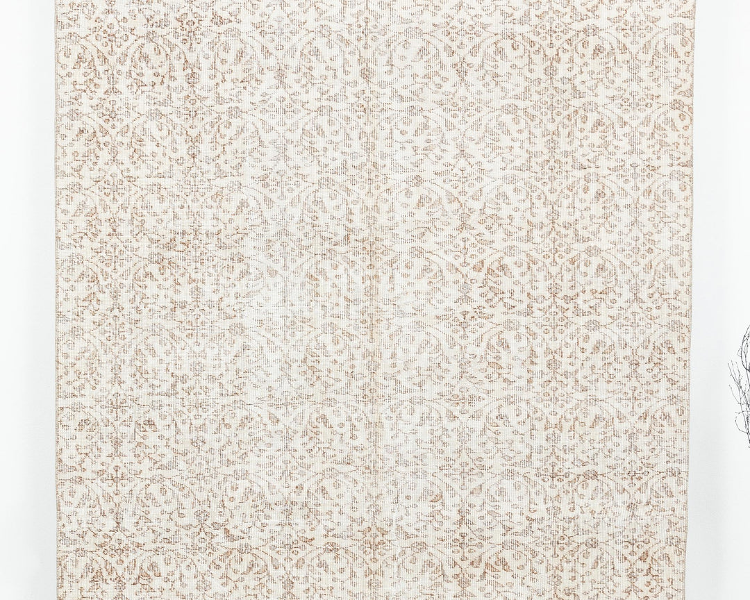 Beige Oushak Rug 8' 9" x 5' 3" | No. VR71165