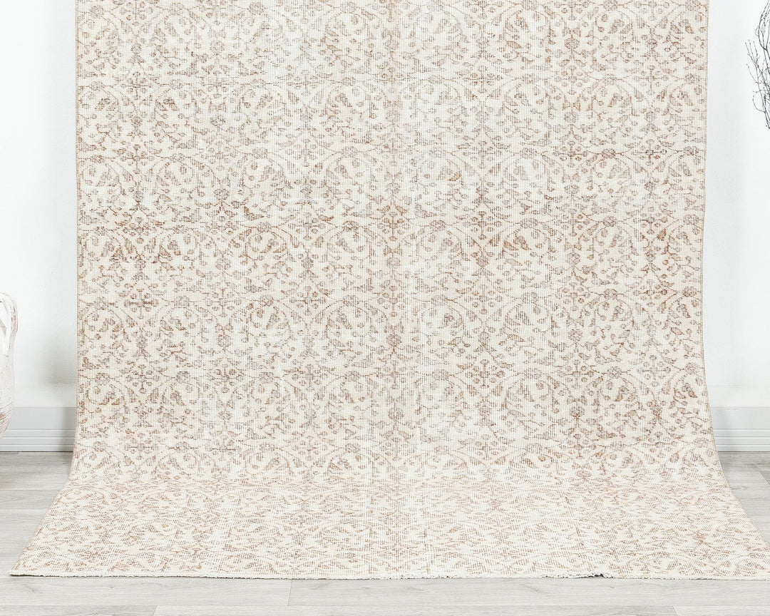 Beige Oushak Rug 8' 9" x 5' 3" | No. VR71165