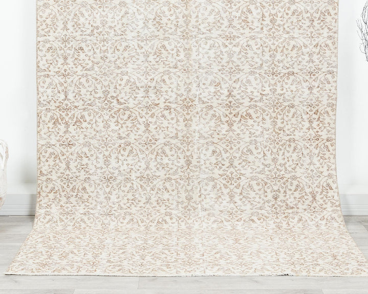 Beige Oushak Rug 8' 9" x 5' 3" | No. VR71165