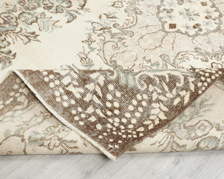 Beige Oushak Rug 6' 1" x 9' 2" | No. VR52551