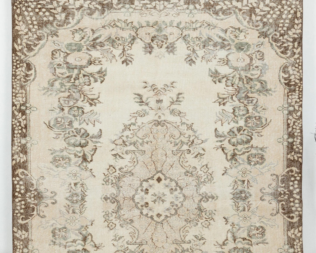 Beige Oushak Rug 6' 1" x 9' 2" | No. VR52551