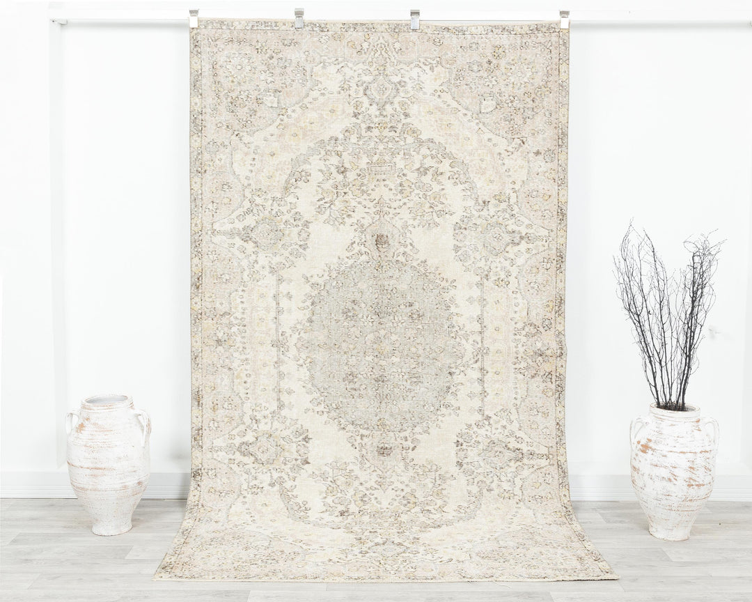 Beige Oushak Rug 5' 4" x 8' 10" | No. VR59275