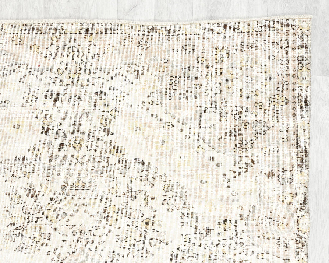 Beige Oushak Rug 5' 4" x 8' 10" | No. VR59275
