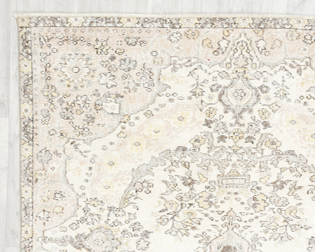 Beige Oushak Rug 5' 4" x 8' 10" | No. VR59275