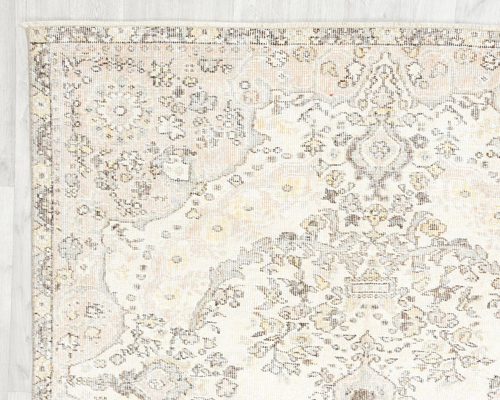 Beige Oushak Rug 5' 4" x 8' 10" | No. VR59275