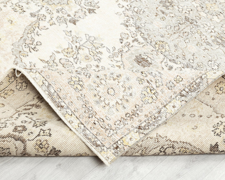 Beige Oushak Rug 5' 4" x 8' 10" | No. VR59275