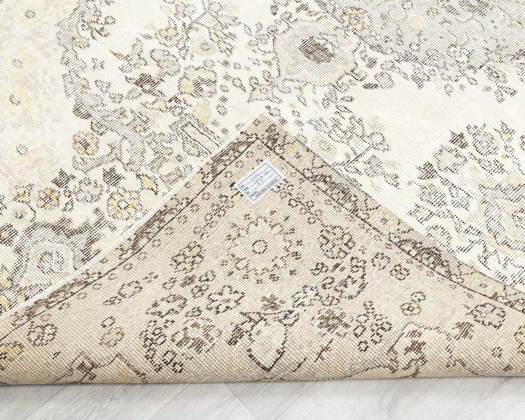 Beige Oushak Rug 5' 4" x 8' 10" | No. VR59275