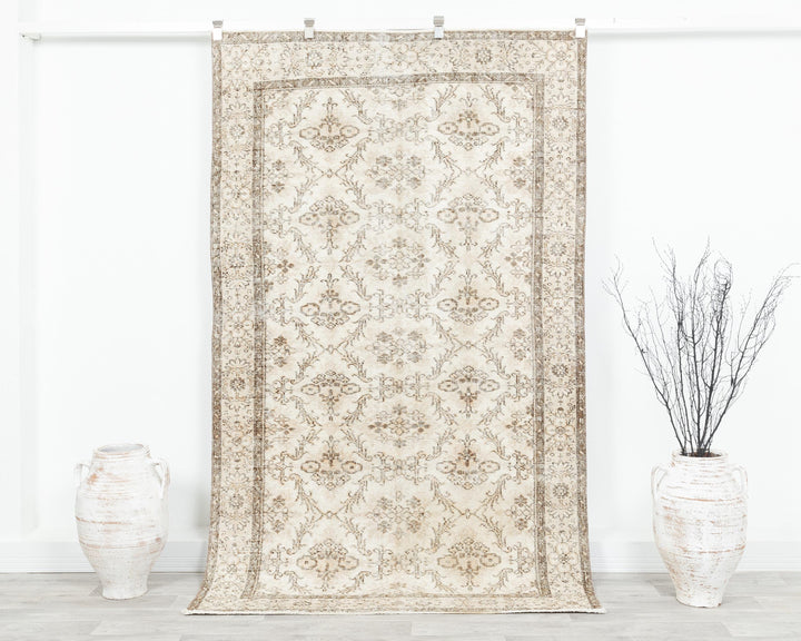 Beige Oushak Rug 4' 7" x 7' 8" | No. VR76260