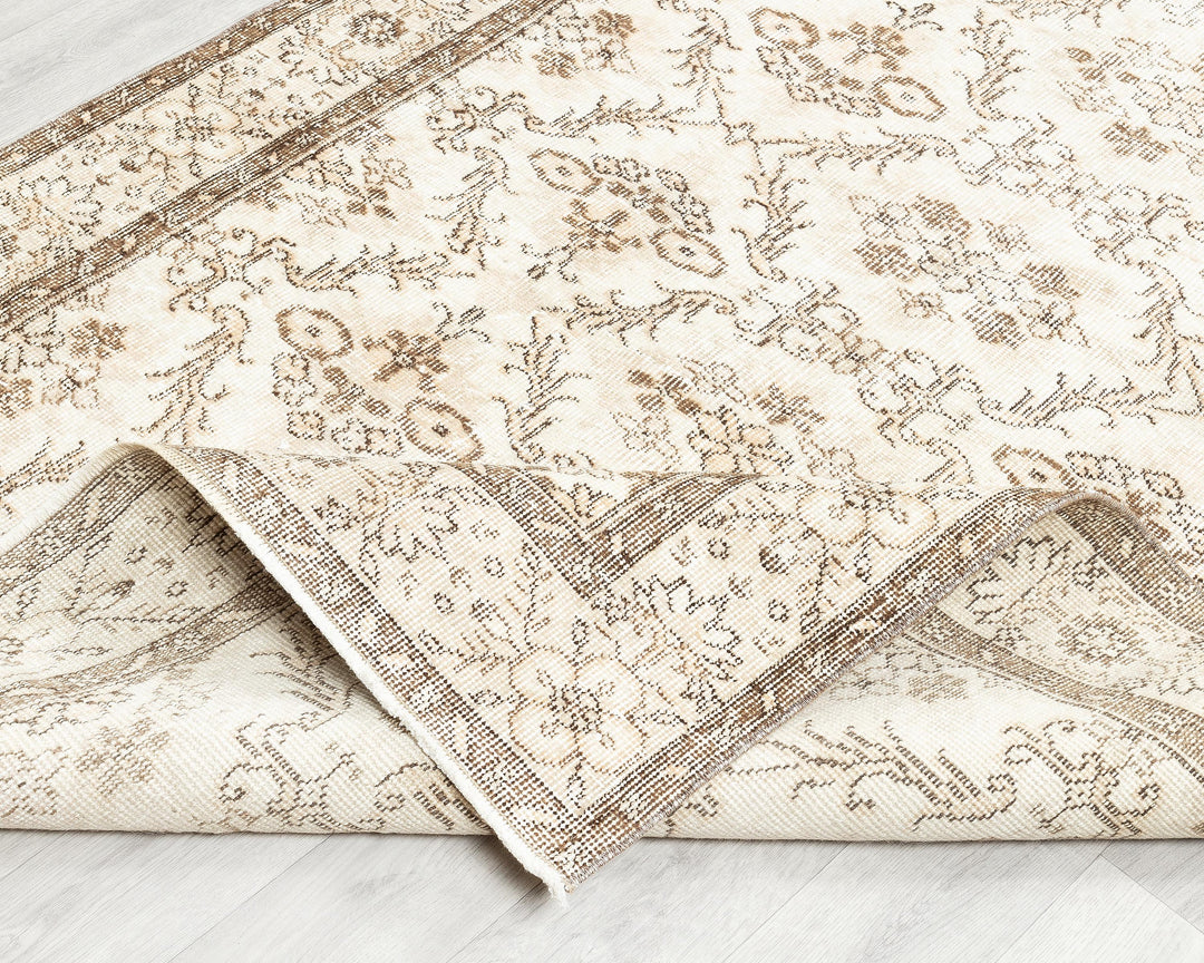 Beige Oushak Rug 4' 7" x 7' 8" | No. VR76260