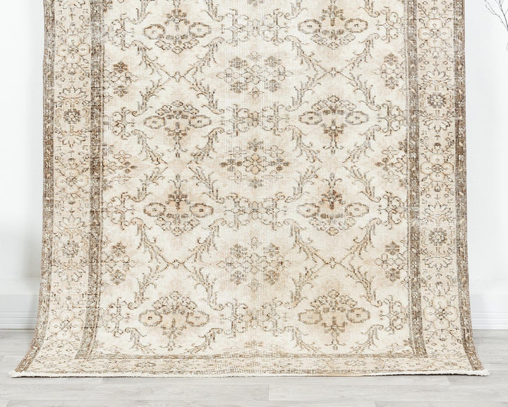Beige Oushak Rug 4' 7" x 7' 8" | No. VR76260
