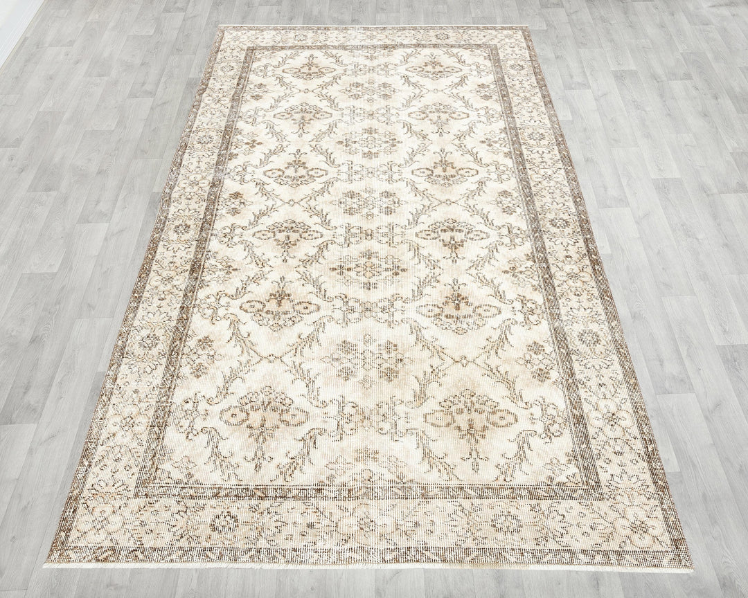 Beige Oushak Rug 4' 7" x 7' 8" | No. VR76260
