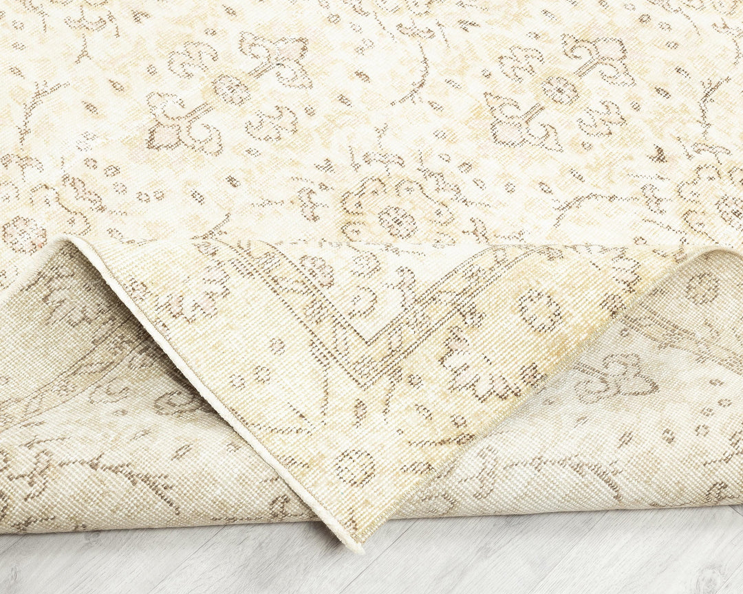 Beige Oushak Rug 5' 2" x 8' 8" | No. VR66783