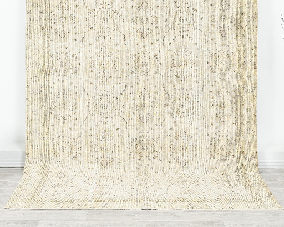 Beige Oushak Rug 5' 2" x 8' 8" | No. VR66783