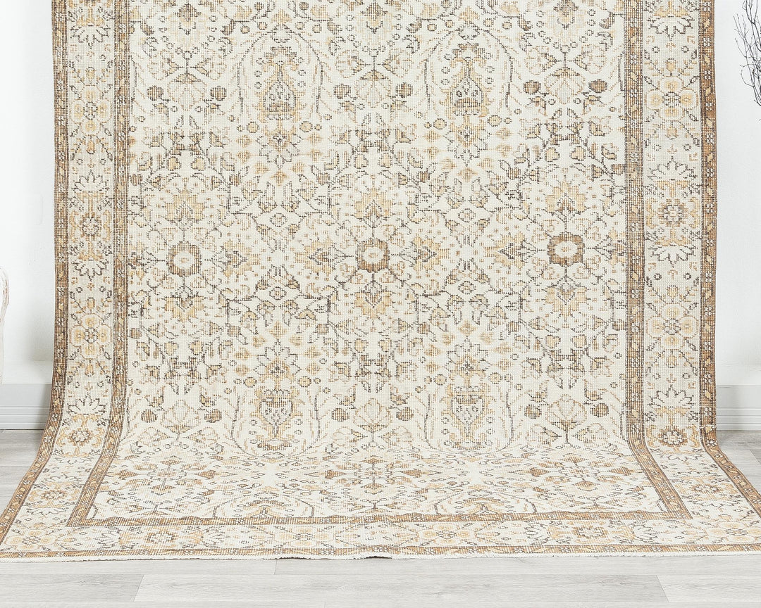 Neutral Oushak Rug 5' 5" x 8' 10" | No. VR87034