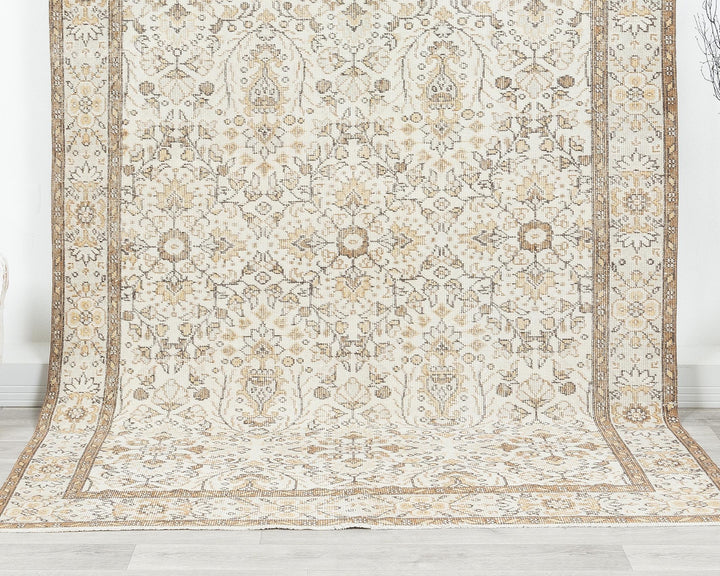 Neutral Oushak Rug 5' 5" x 8' 10" | No. VR87034
