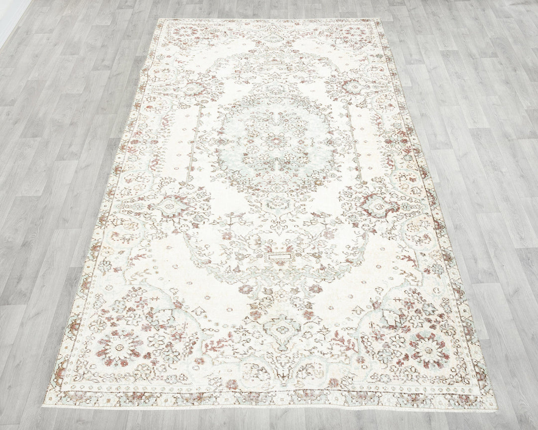 Beige Oushak Rug 5' 2" x 8' 11" | No. VR16926