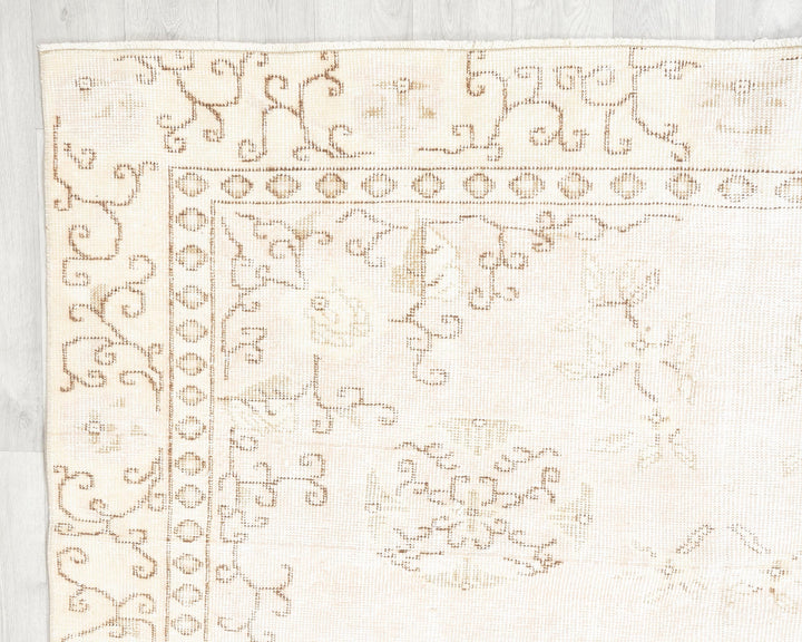 Beige Oushak Rug 5' 10" x 9' 1" | No. VR65238