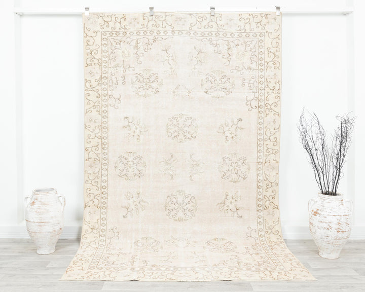Beige Oushak Rug 5' 10" x 9' 1" | No. VR65238