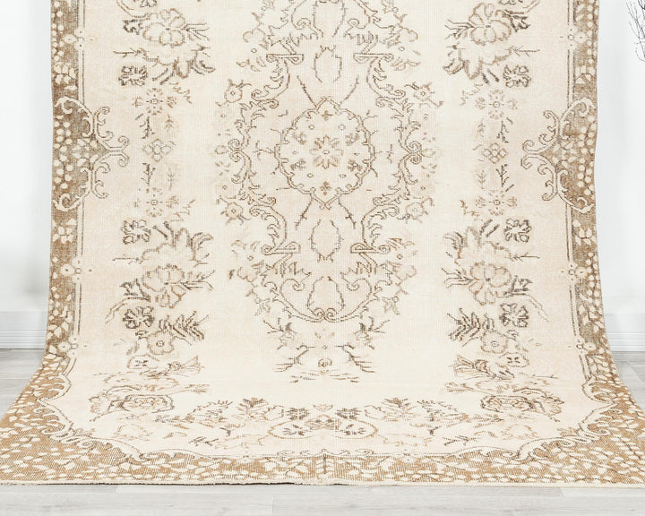 Beige Oushak Rug 5' 6" x 9' 4" | No. VR80740