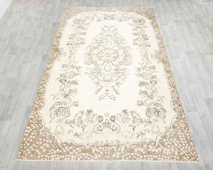 Beige Oushak Rug 5' 6" x 9' 4" | No. VR80740