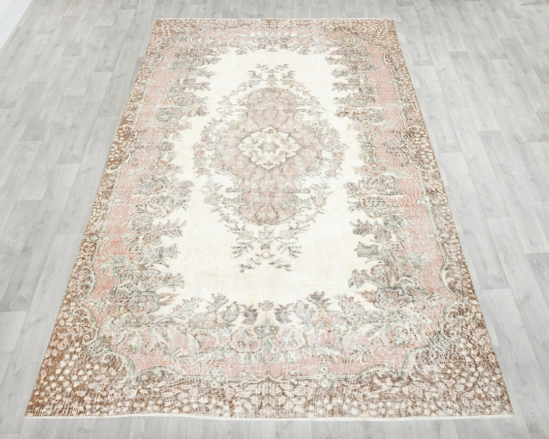 Beige Oushak Rug 5' 8" x 9' 6" | No. VR75220