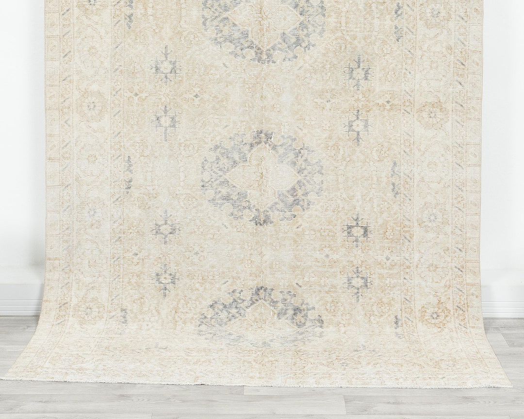 Beige Oushak Rug 4' 11" x 8' 2" | No. VR94806