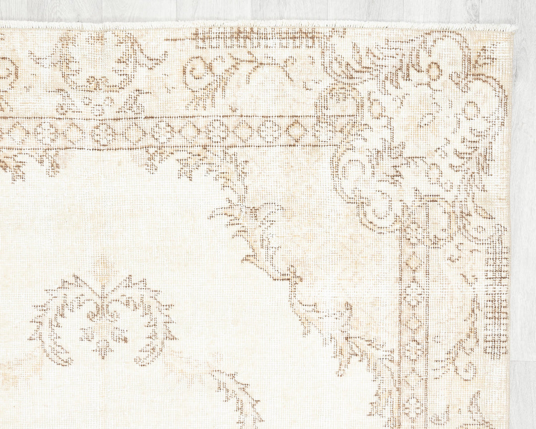Beige Oushak Rug 4' 6" x 8' 2" | No. VR10013