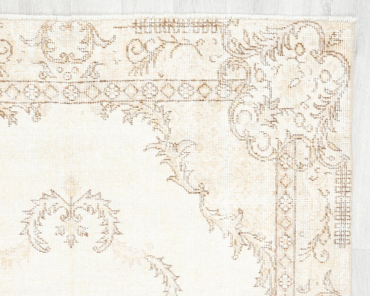 Beige Oushak Rug 4' 6" x 8' 2" | No. VR10013