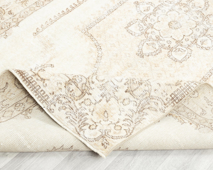 Beige Oushak Rug 4' 6" x 8' 2" | No. VR10013