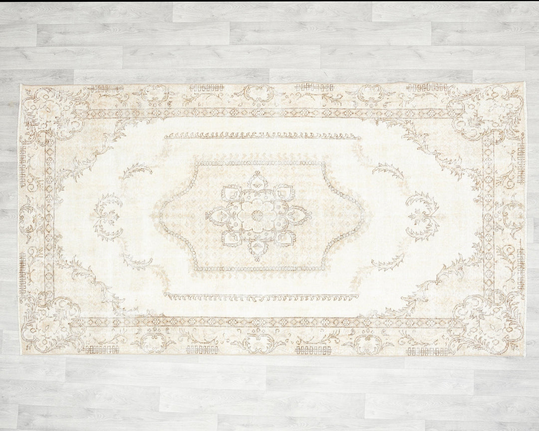 Beige Oushak Rug 4' 6" x 8' 2" | No. VR10013