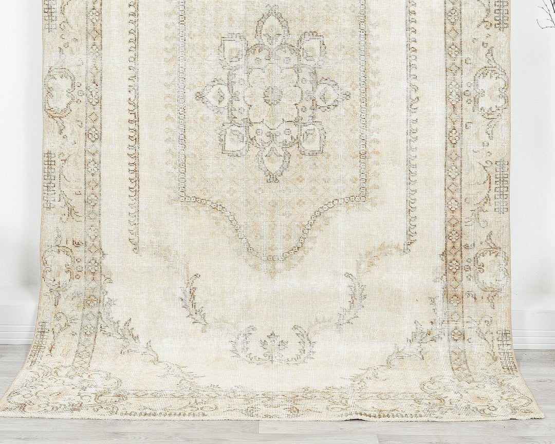 Beige Oushak Rug 4' 6" x 8' 2" | No. VR10013