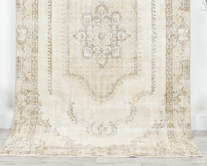 Beige Oushak Rug 4' 6" x 8' 2" | No. VR10013