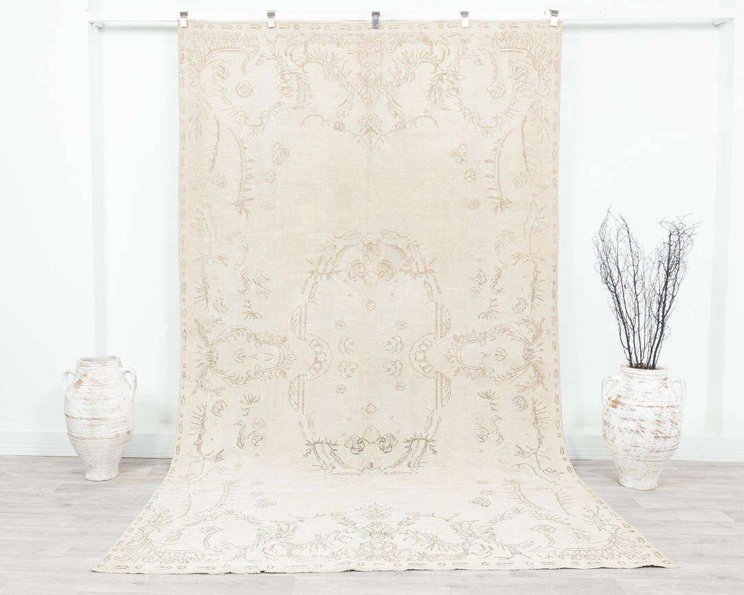 Beige Oushak Rug 6' 1" x 10' 1" | No. VR47625
