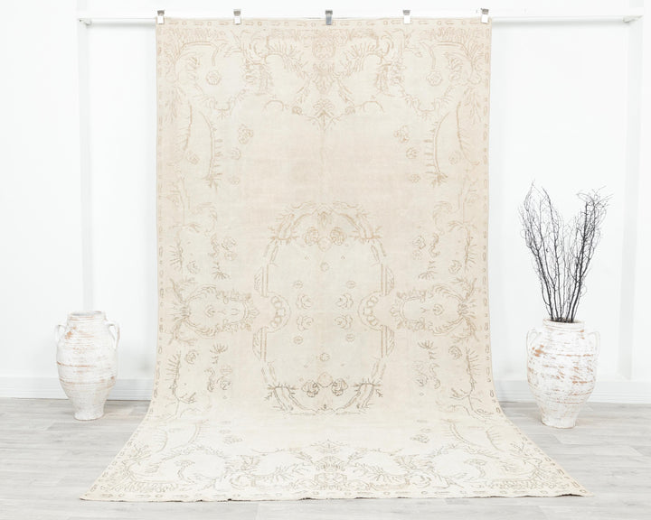 Beige Oushak Rug 6' 1" x 10' 1" | No. VR47625