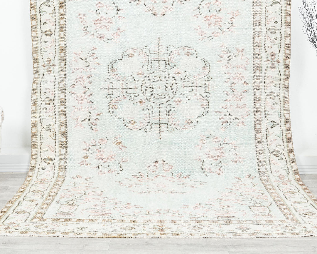 Neutral Oushak Rug 5' 6" x 9' 7" | No. VR20294
