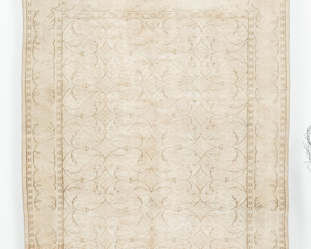 Beige Oushak Rug 5' x 8' 8" | No. VR26216