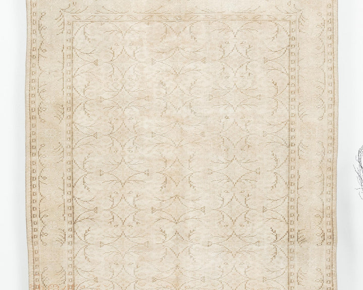 Beige Oushak Rug 5' x 8' 8" | No. VR26216