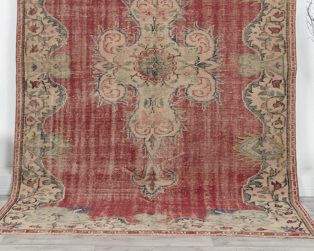 Red Oushak Rug 5' 6" x 8' 6" | No. VR17519