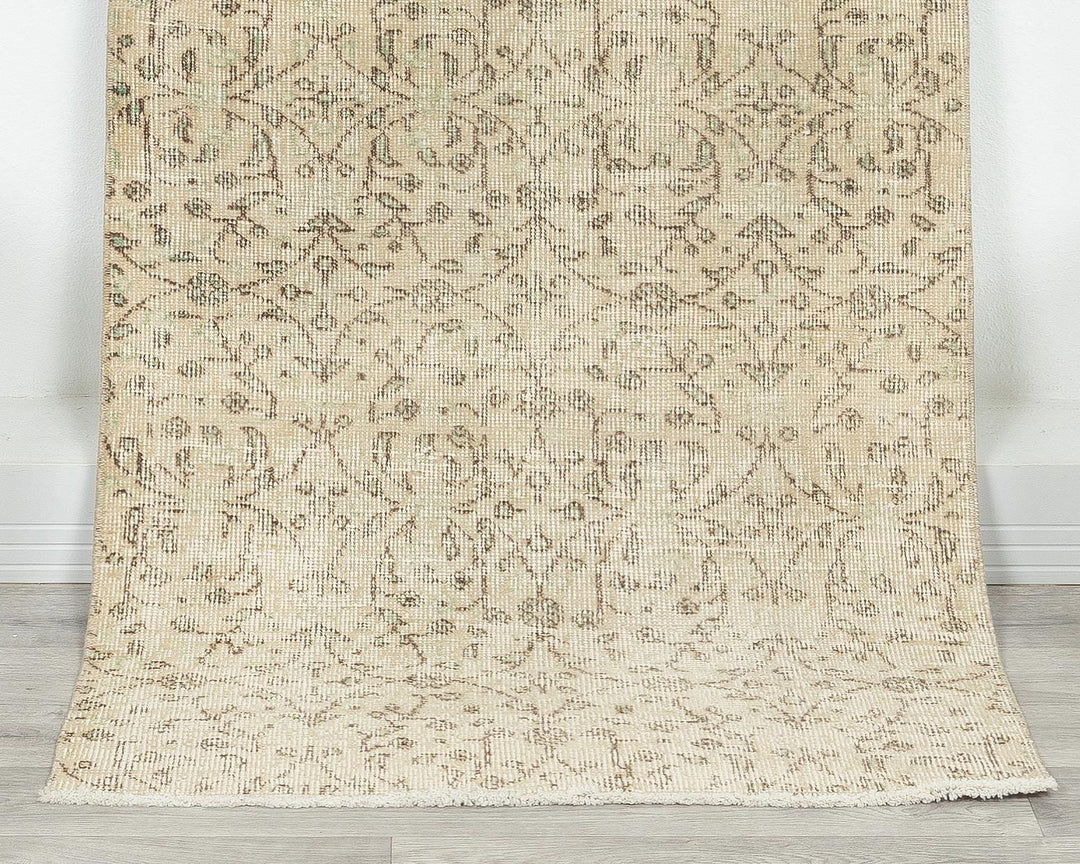 Beige Oushak Rug 2' 8" x 6' 4" | No. VR58637