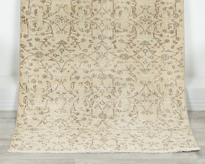 Beige Oushak Rug 2' 8" x 6' 4" | No. VR58637