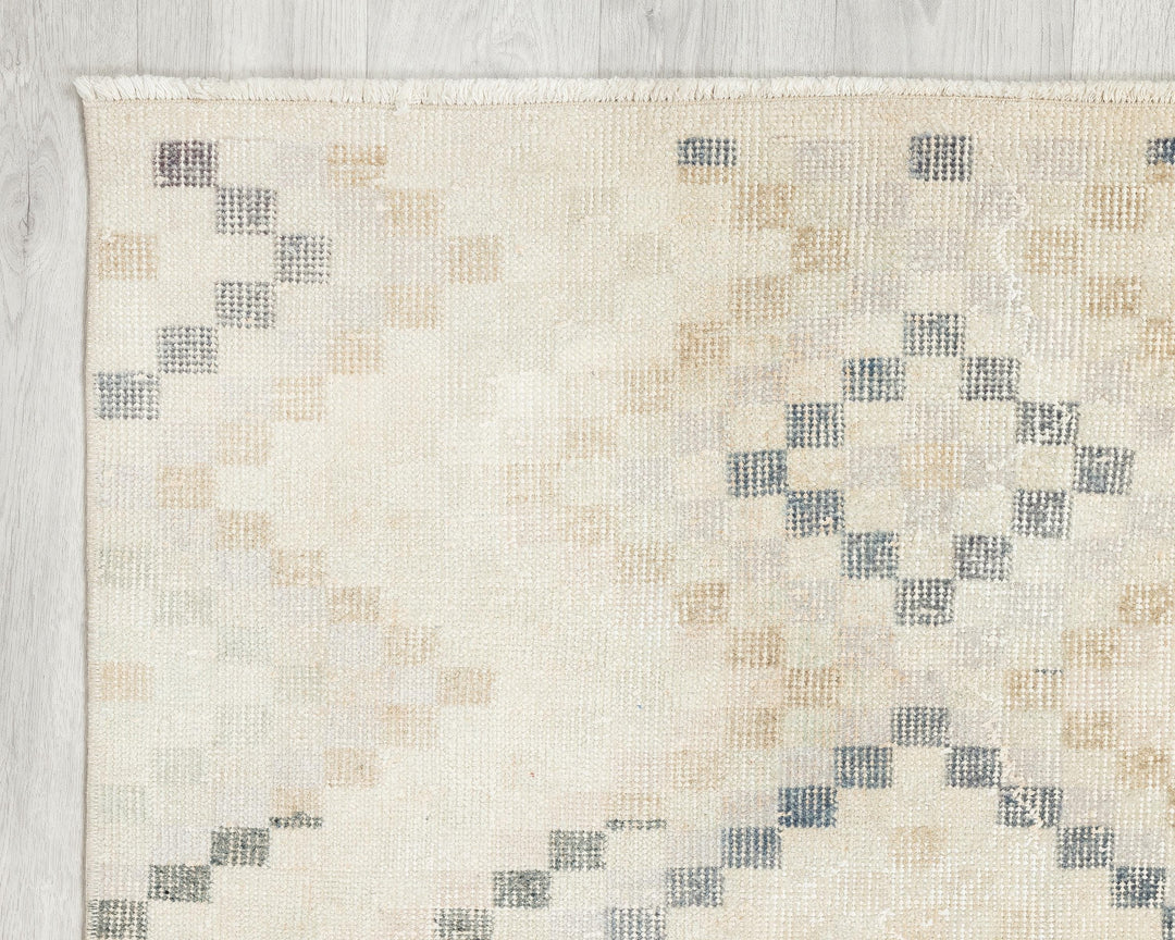 Beige Oushak Rug 2' 8" x 5' 8" | No. VR97293