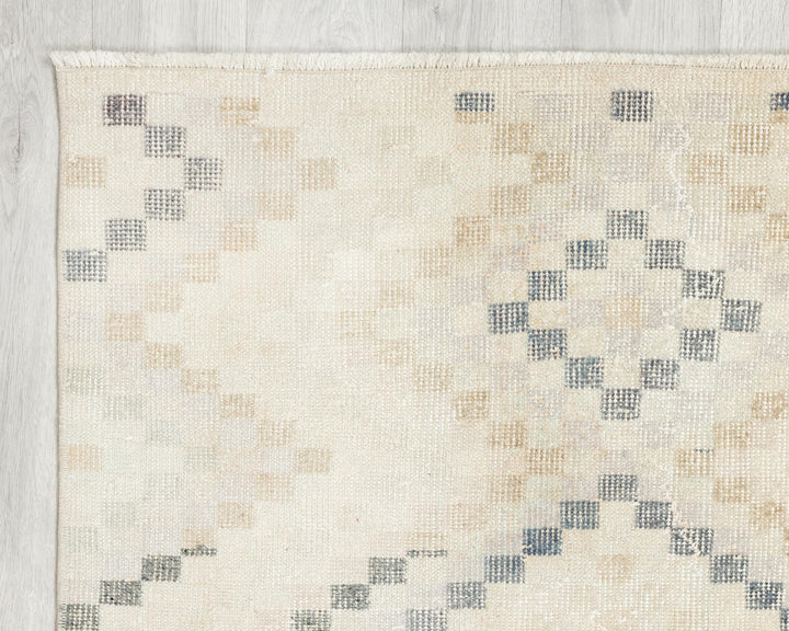 Beige Oushak Rug 2' 8" x 5' 8" | No. VR97293