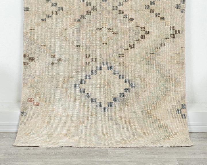 Beige Oushak Rug 2' 8" x 5' 8" | No. VR97293