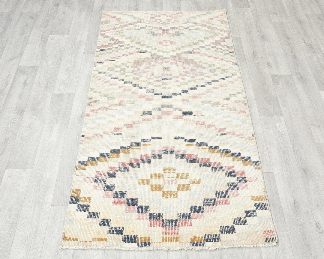 Beige Oushak Rug 2' 10" x 5' 2" | No. VR35091
